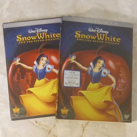 Disney Snow White Blu-ray Set with Blue and Yellow Cover - Picture 1 of 13
